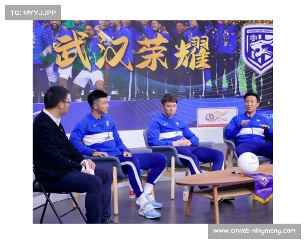 武汉球迷提前退场感慨：“三年从中乙到中超冠军，现在又三年从中超到中甲！”